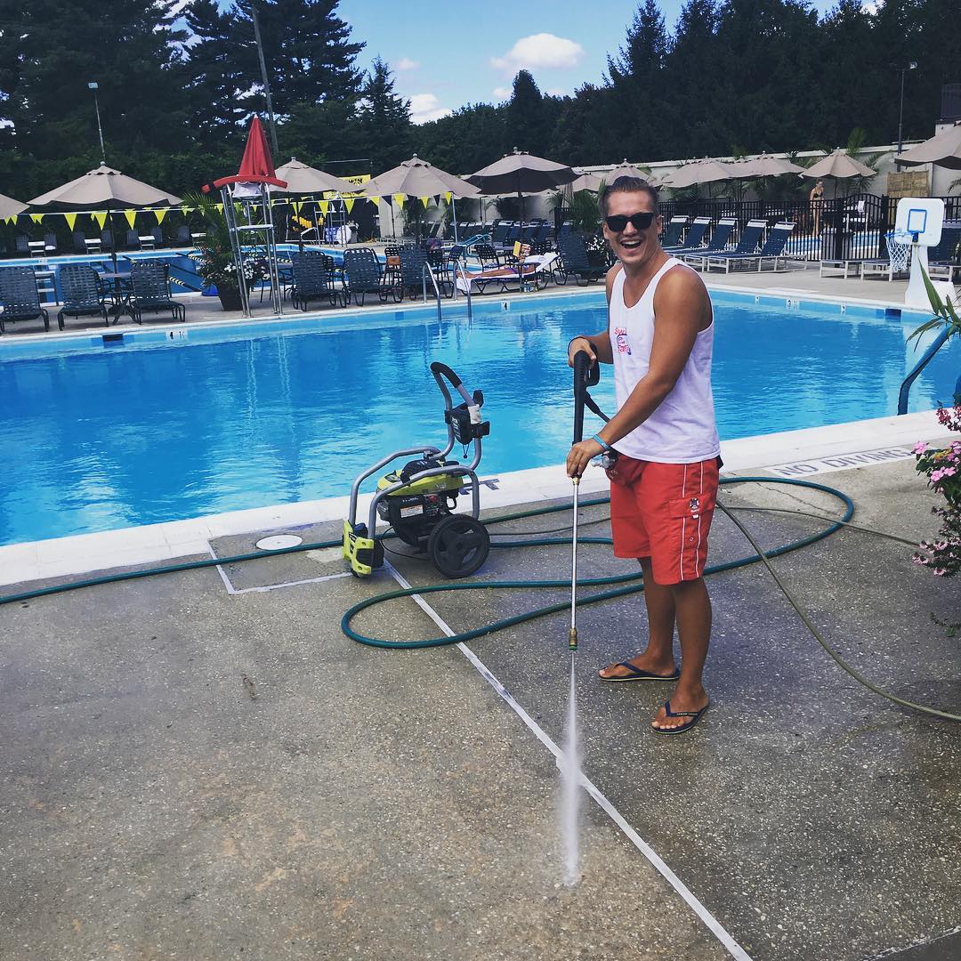 Работа студентам в Sunset Pool